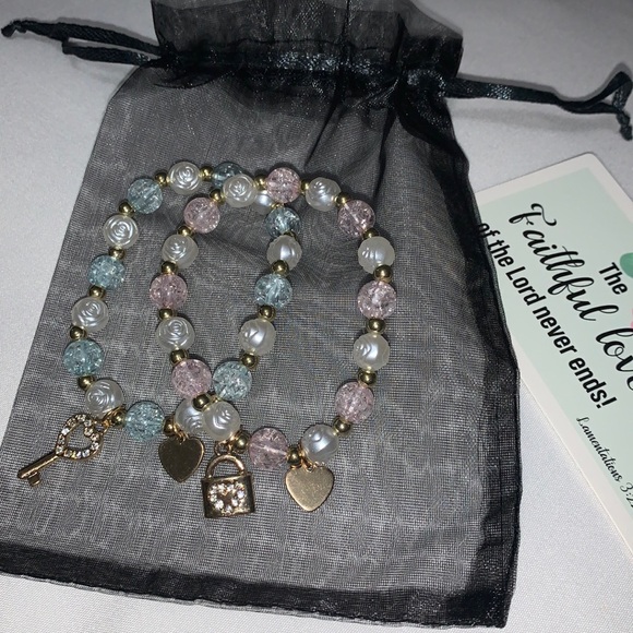 ๐๐ Beaded Heart Lock & Key Bracelet Set - Picture 4 of 9